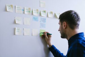 Jak wspierać rozwój umiejętności plastycznych u dzieci?